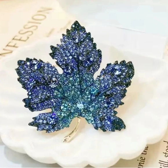Red Maple Leaf Blue Crystal Brooch - Picture 3 of 8